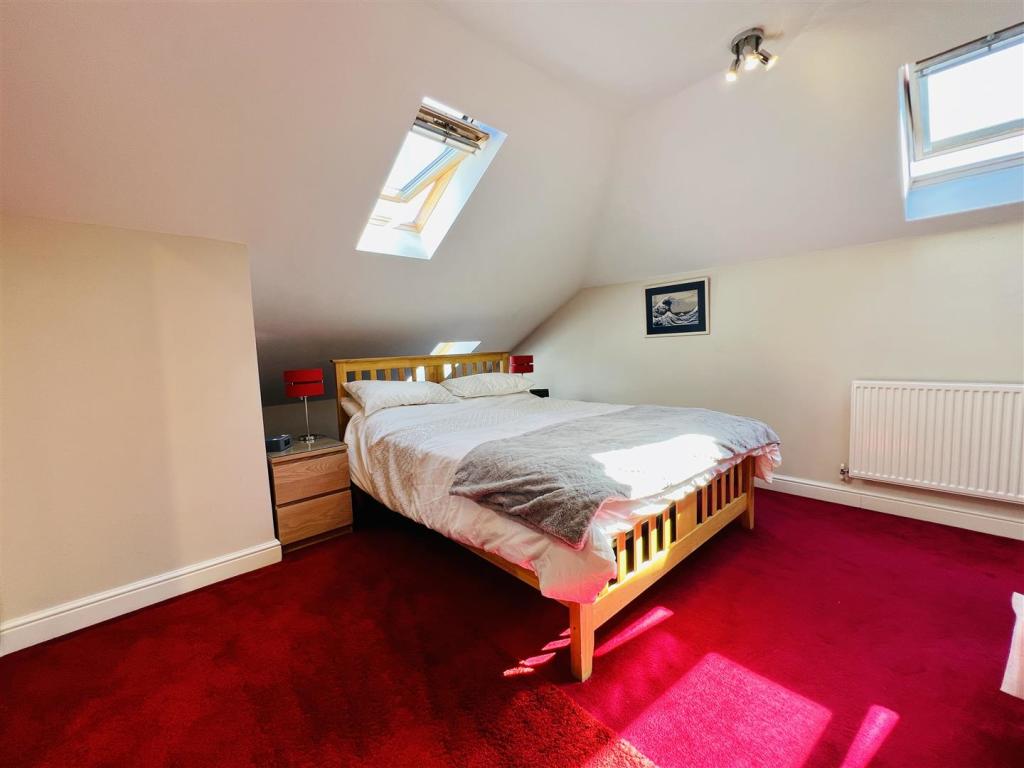 Bedroom 1.jpg
