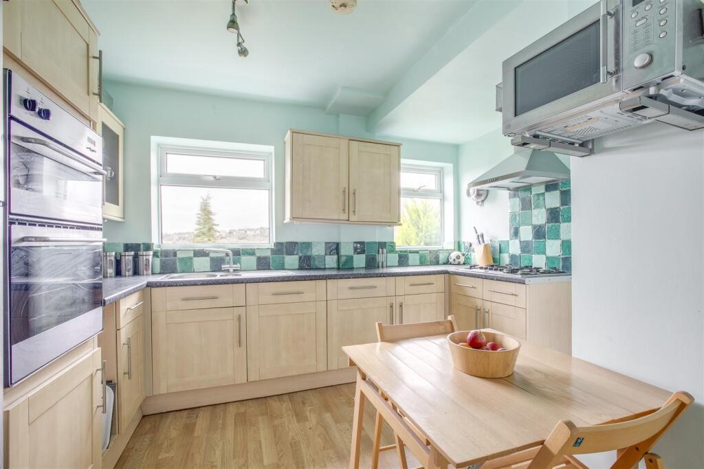 6 Baronsmead Road, HP12 3PQ-5.jpg