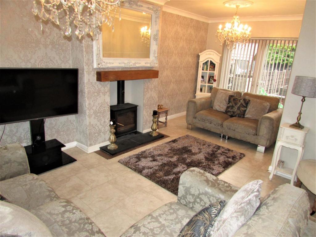 AshtonCres26lnge3.JPG