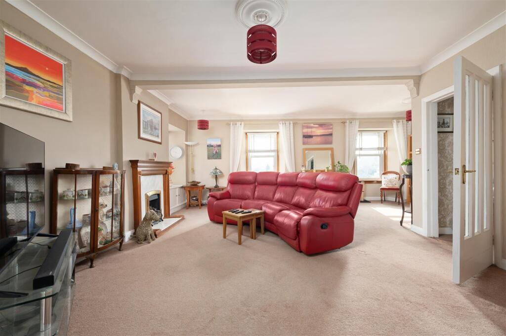 4 Preston Crescent 018.JPG