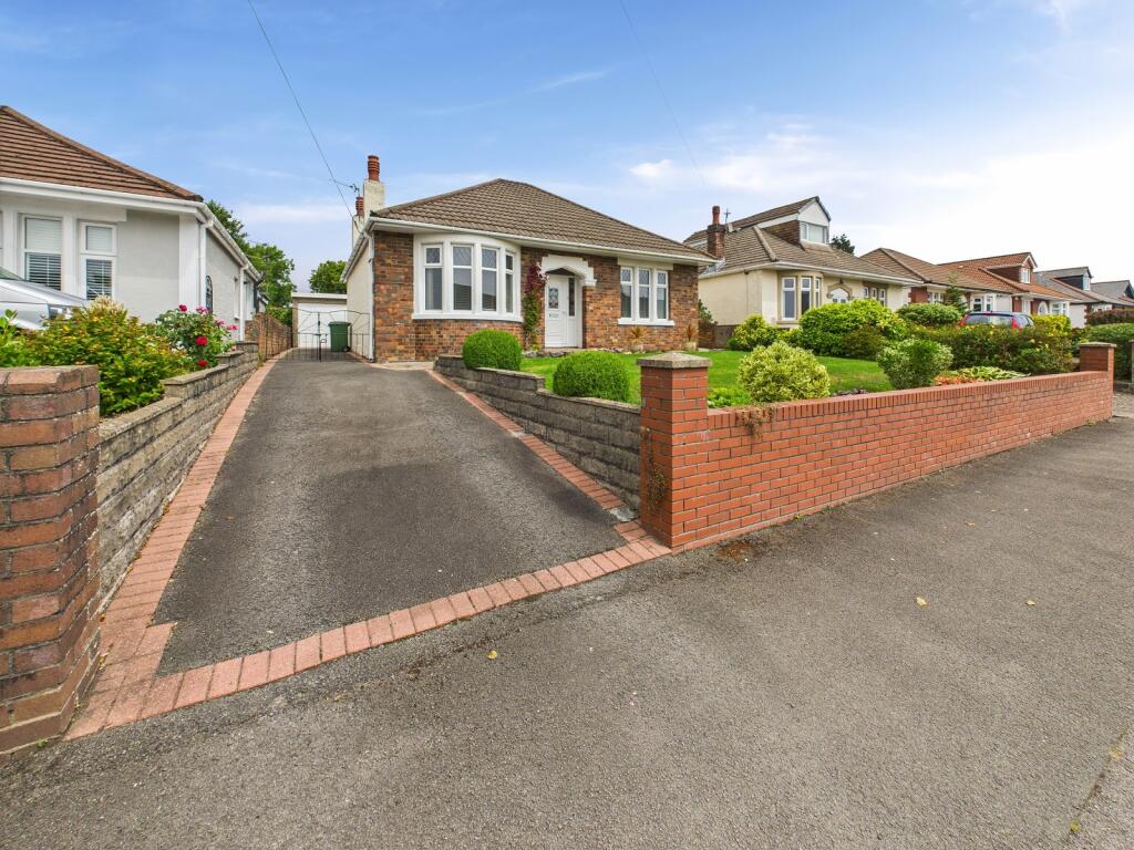 Driveway &amp; Front Entrance