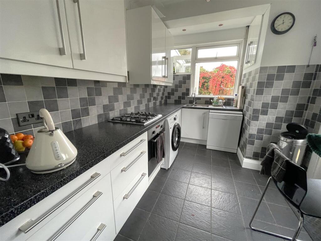 Kitchen 1.jpeg