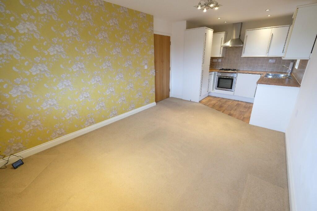 KITCHEN/SITTING ROOM
