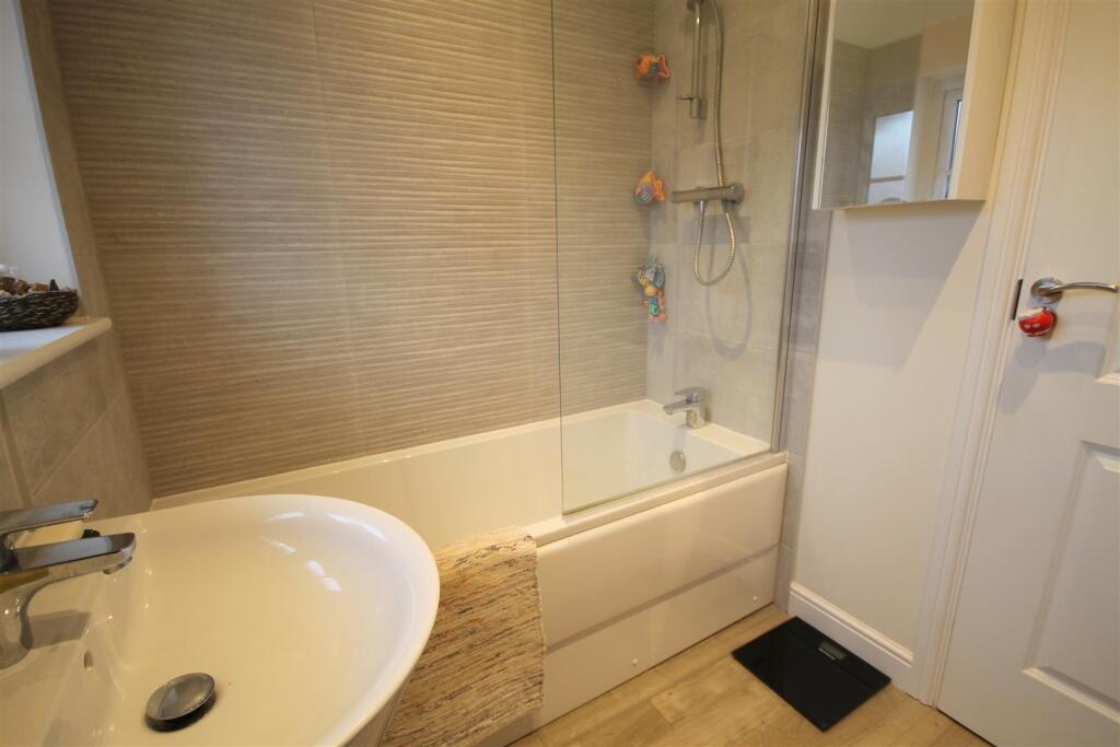 W Family Bathroom 1.JPG