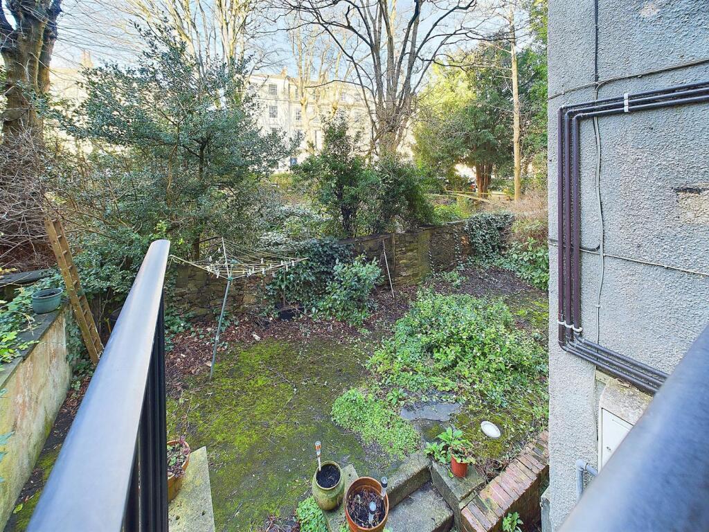 12 - 1 bedroom garden flat.jpg