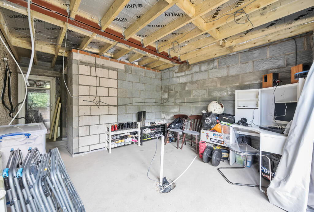 1301763-17-684875...