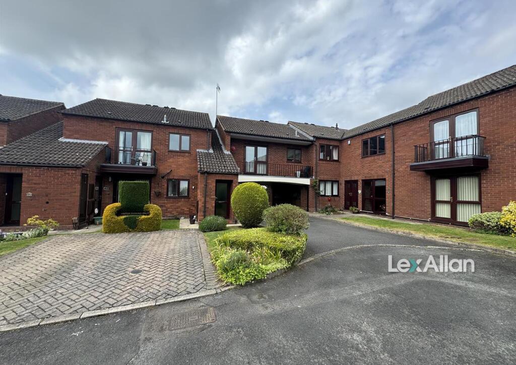 Fredericks Close Norton 2.jpg