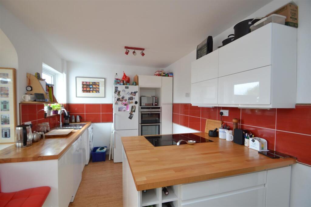 Kitchen a.JPG