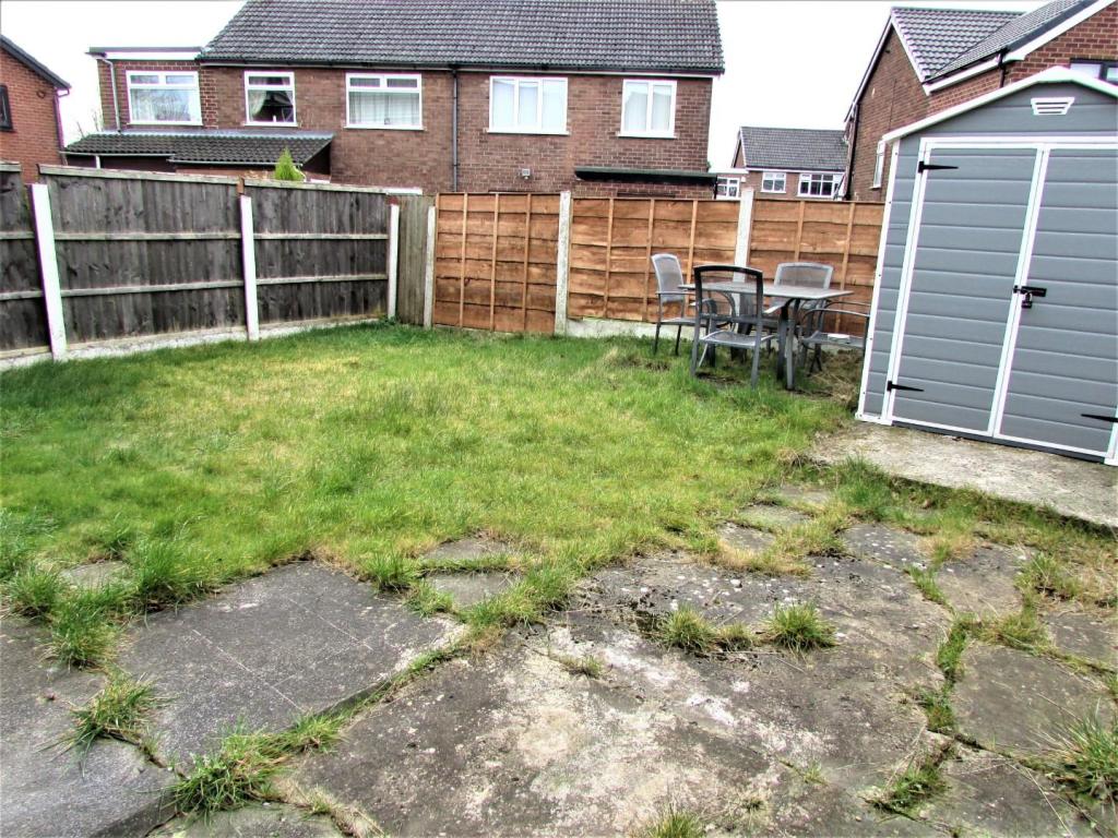 NorfolkCres47gdn1.JPG