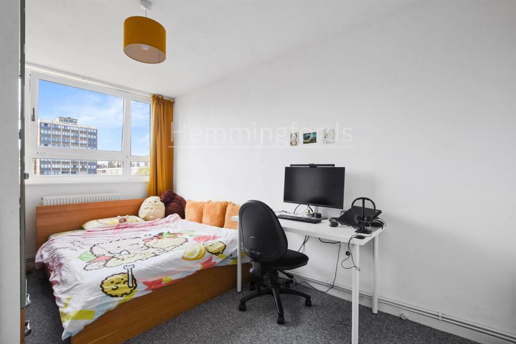 04-2f99GCHMF - 117 Crondall Court - Bedroom 3 -Ori
