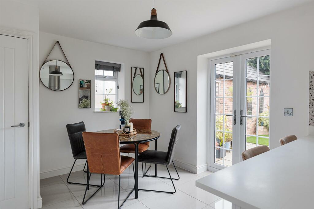 Kitchen Dining Area