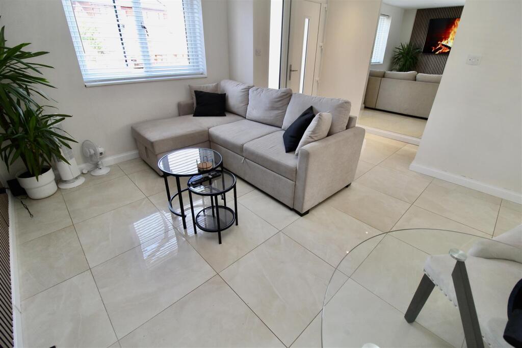 Open Plan Entrance Hallway/Lounge