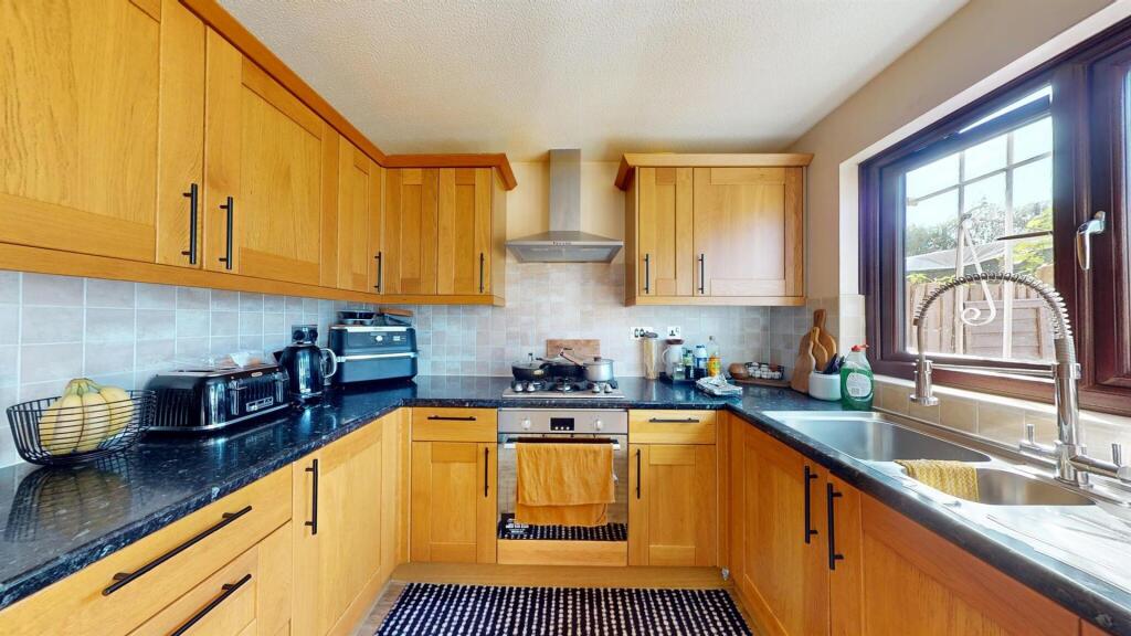Property to rent in E3
