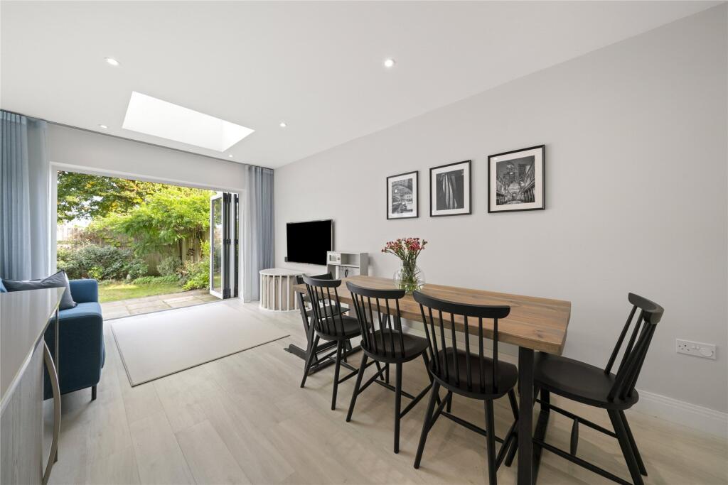 Kitchen/ Family Room