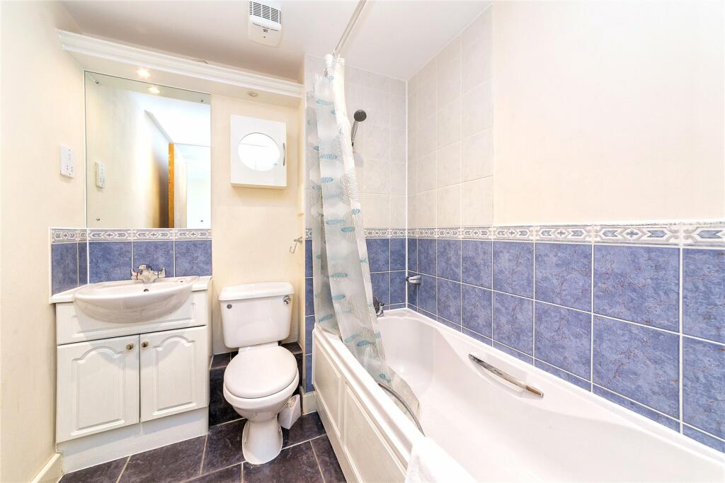 En-Suite Bathroom