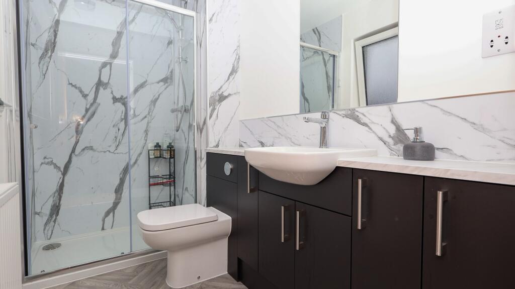 Principal Bedroom En Suite