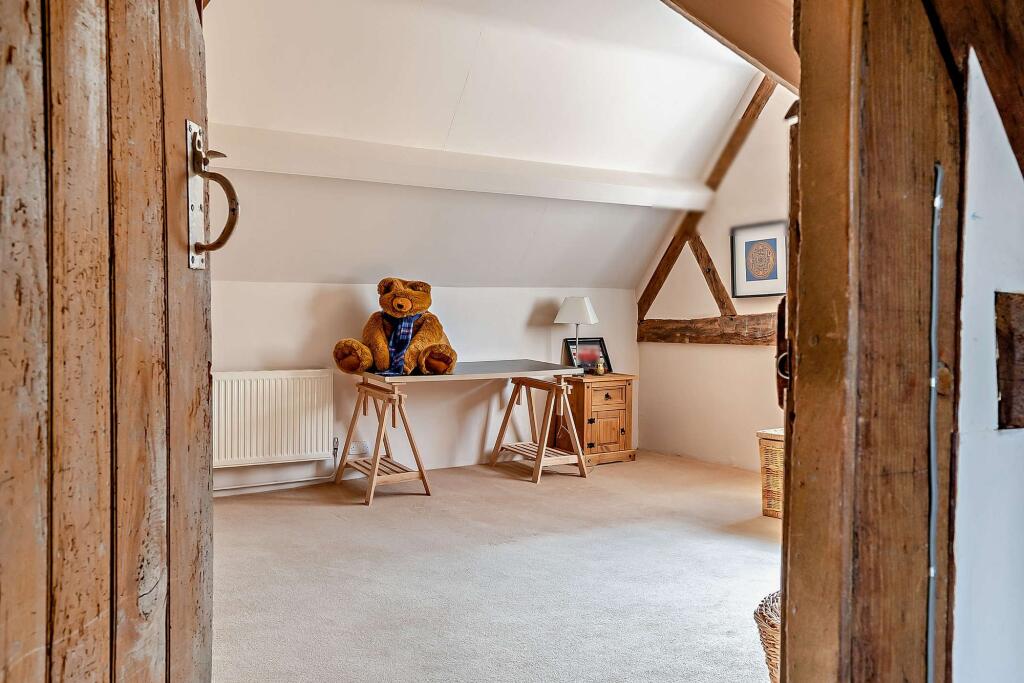 Attic: Bed 5, Bed 6 (Cinema Room), Bed 7