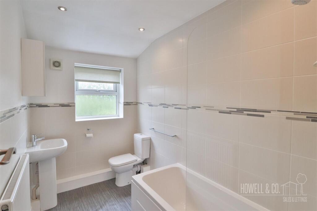 BATHROOM/W.C