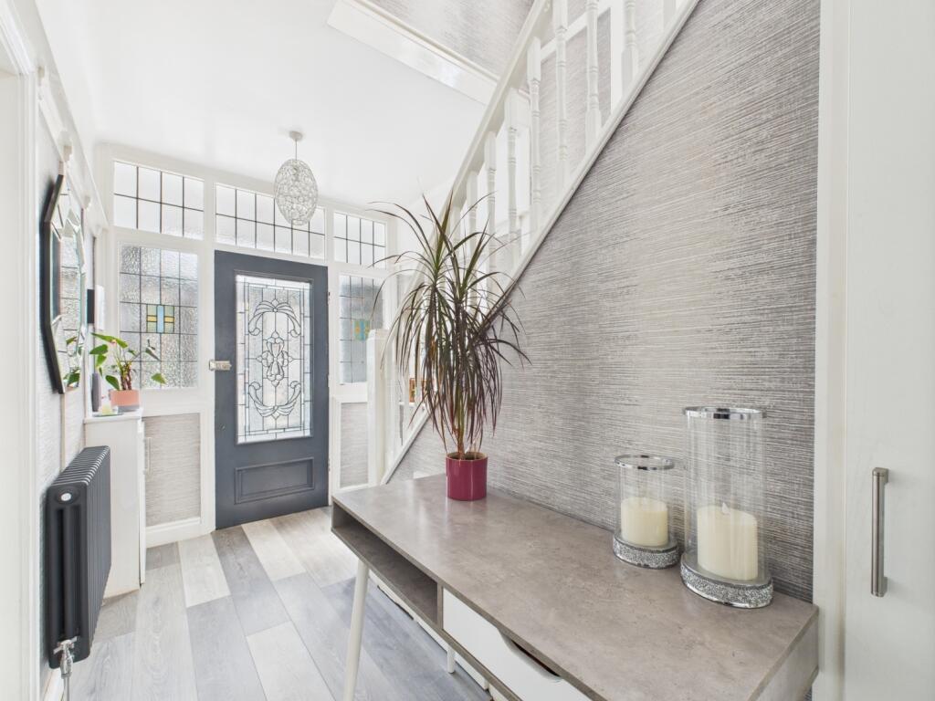 CAM02386G0-PR0139-STILL009