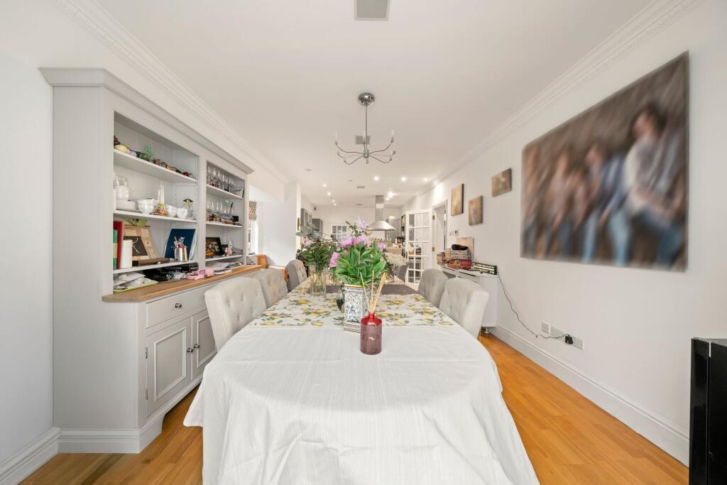 11 St David¿s Drive, Englefield Green, Egham, Surrey, TW20 0BA