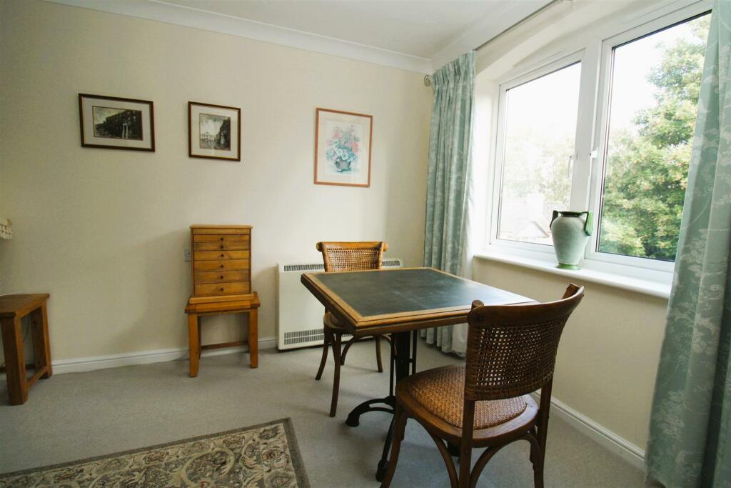 Sitting/Dining Room