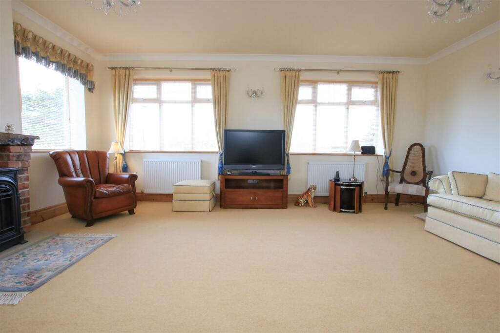 MAIN BEDROOM/ DRAWING ROOM