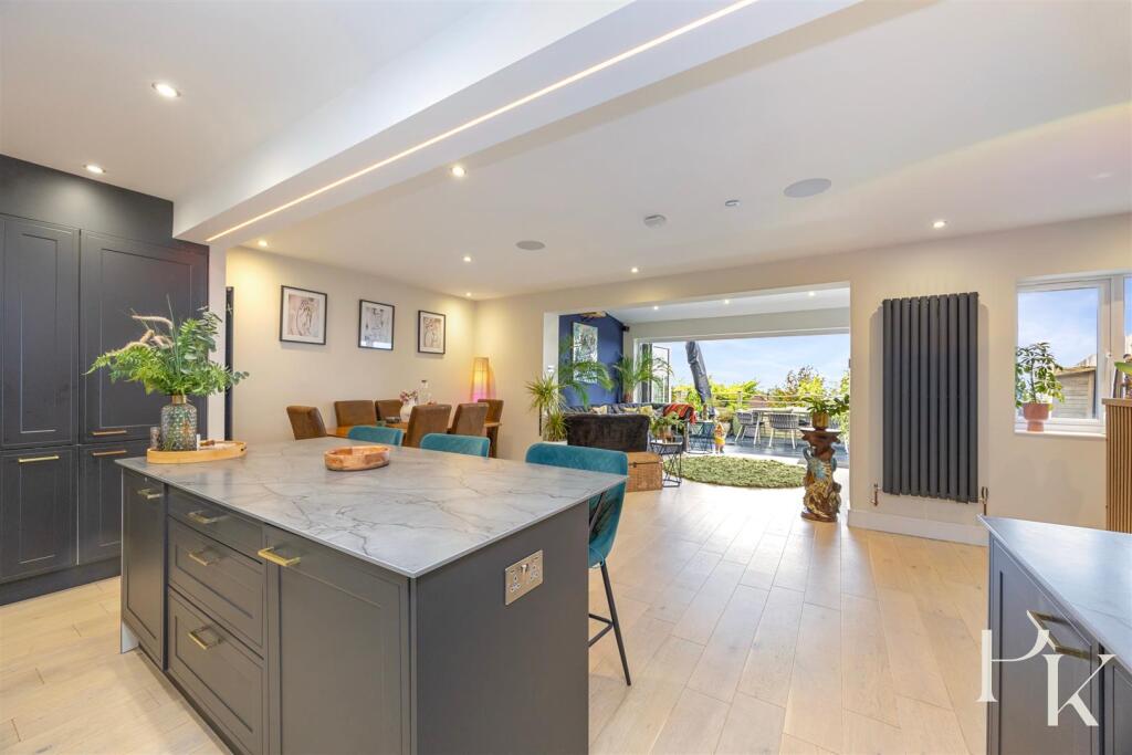 Living Room/Kitchen