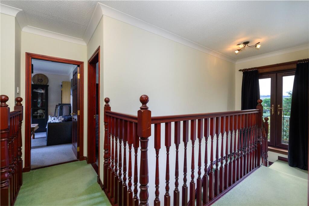 Landing &amp; Balcony