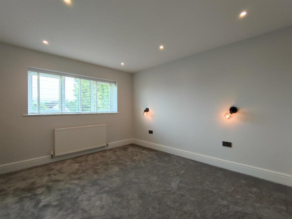 Master Bedroom Aspect 2