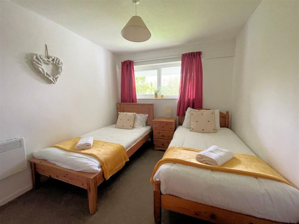 bed 2.jpg