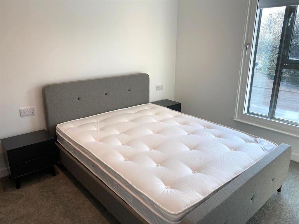 Bed2.jpg