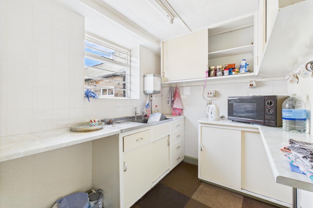 CAM04201G0-PR0094-STILL008