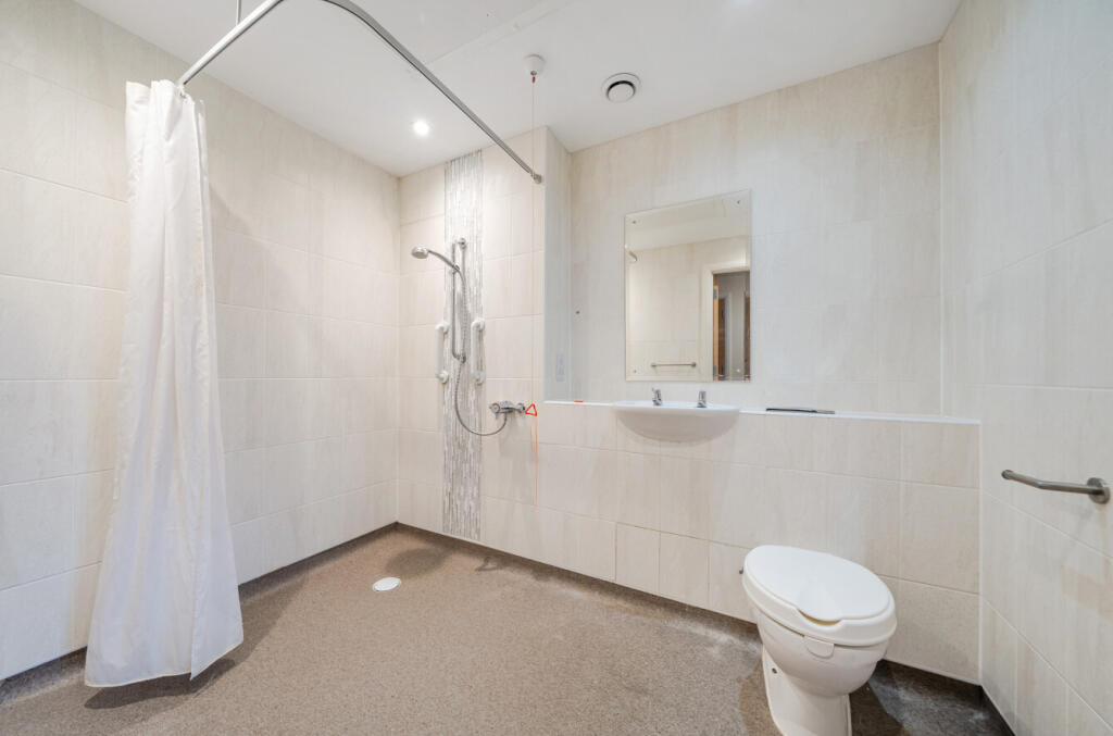 1387729-13-693850...