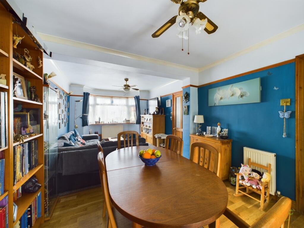 CAM01812G0-PR0082-STILL018