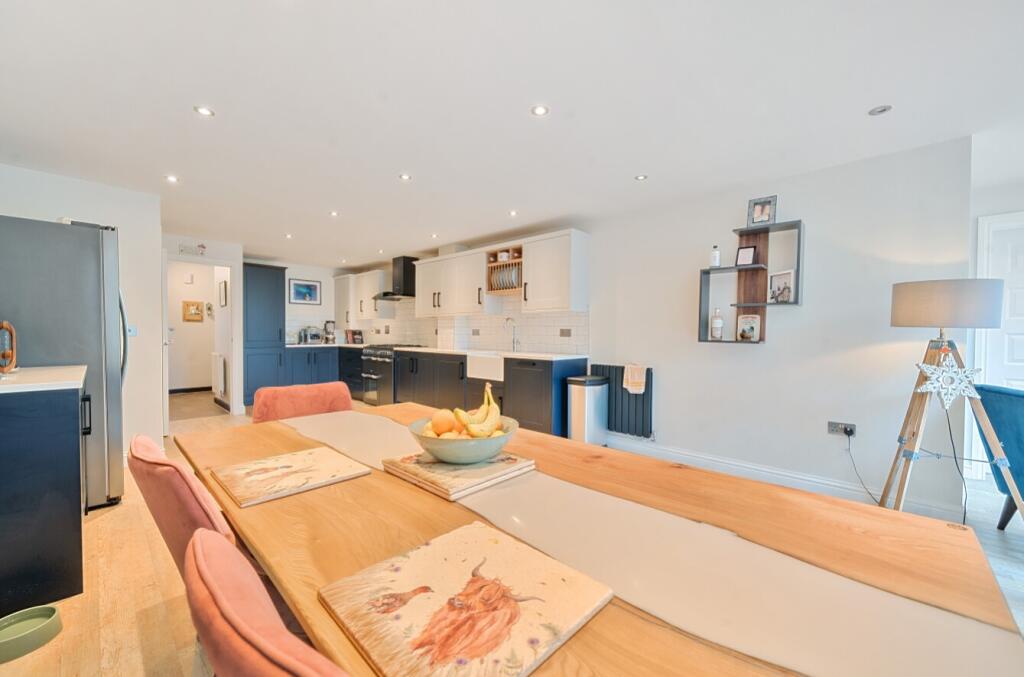 1380290-28-690e3c9ff0591-ARW-1