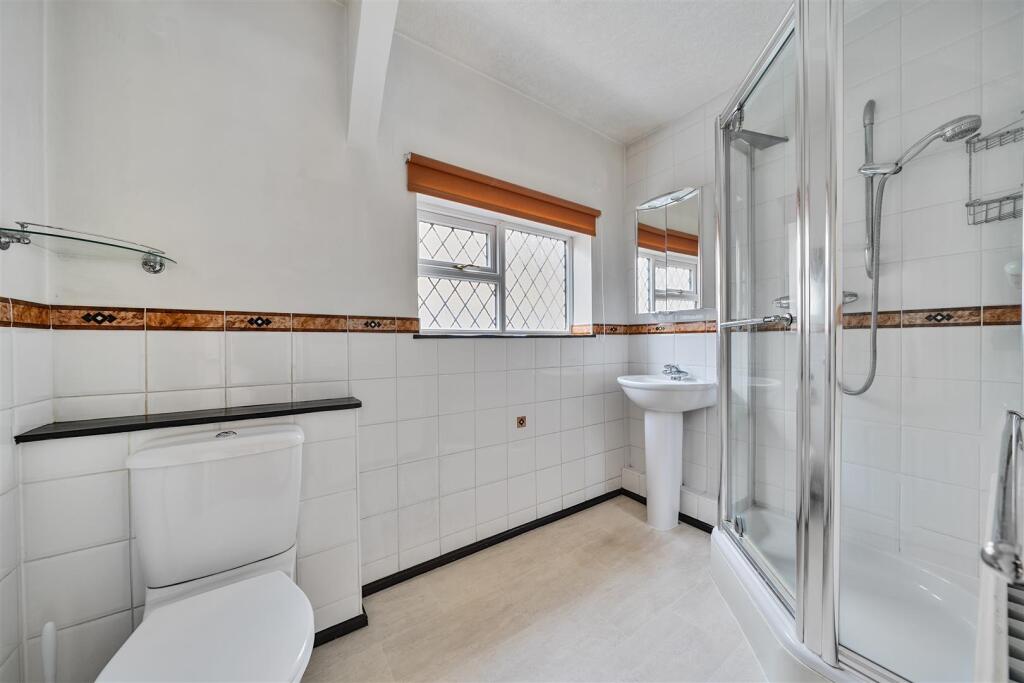 236 shower room 2.jpg