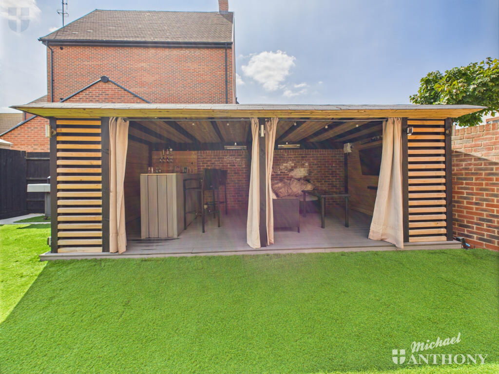 CAM03852G0-PR0390-STILL021