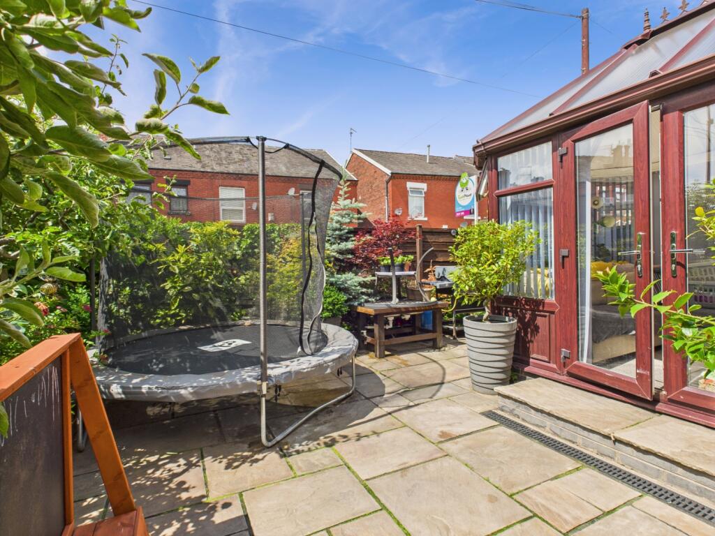 CAM03729G0-PR0068-STILL007