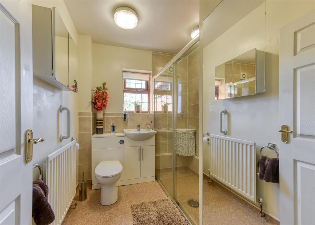 5 Old Farm Meadow-shower room.jpg