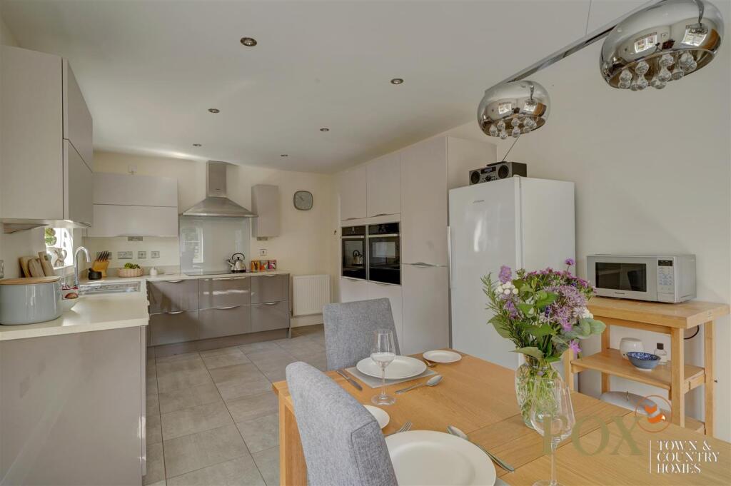 21 Wessex Grove (26).jpg