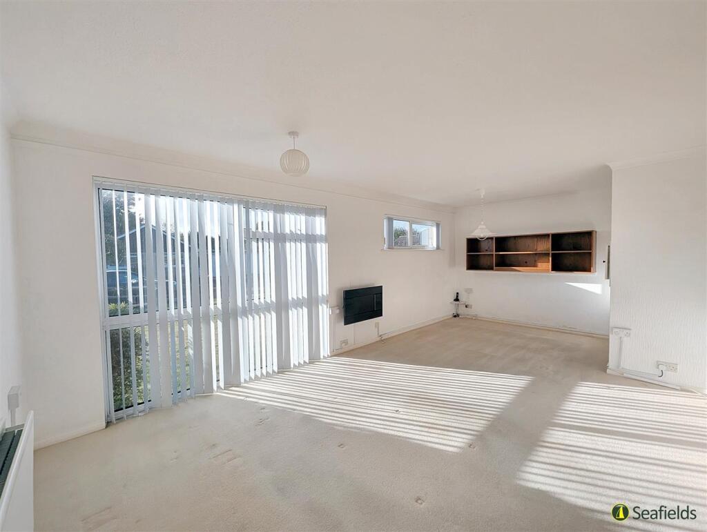 Sitting/Dining Room