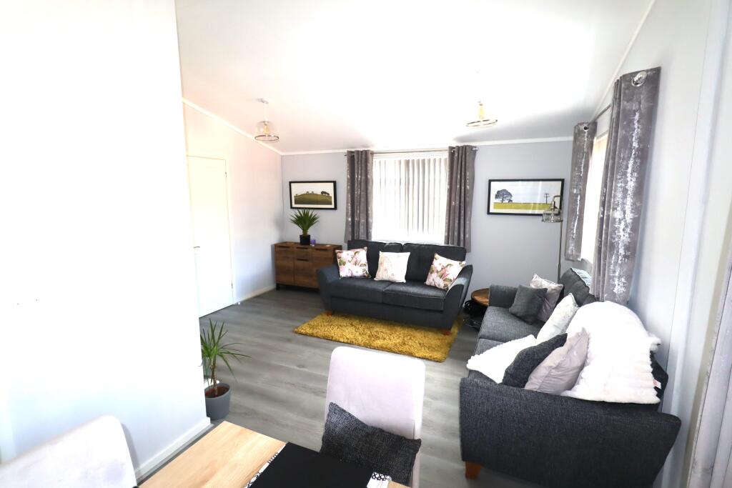Lounge/ Dining Room