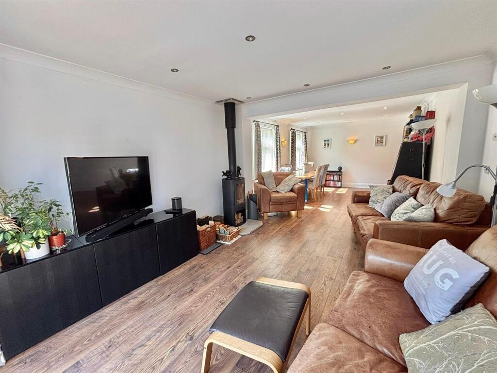 Through Lounge Diner