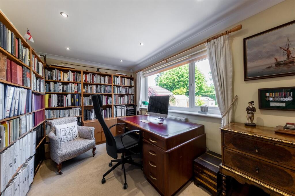 16 The Burrows-014.JPG