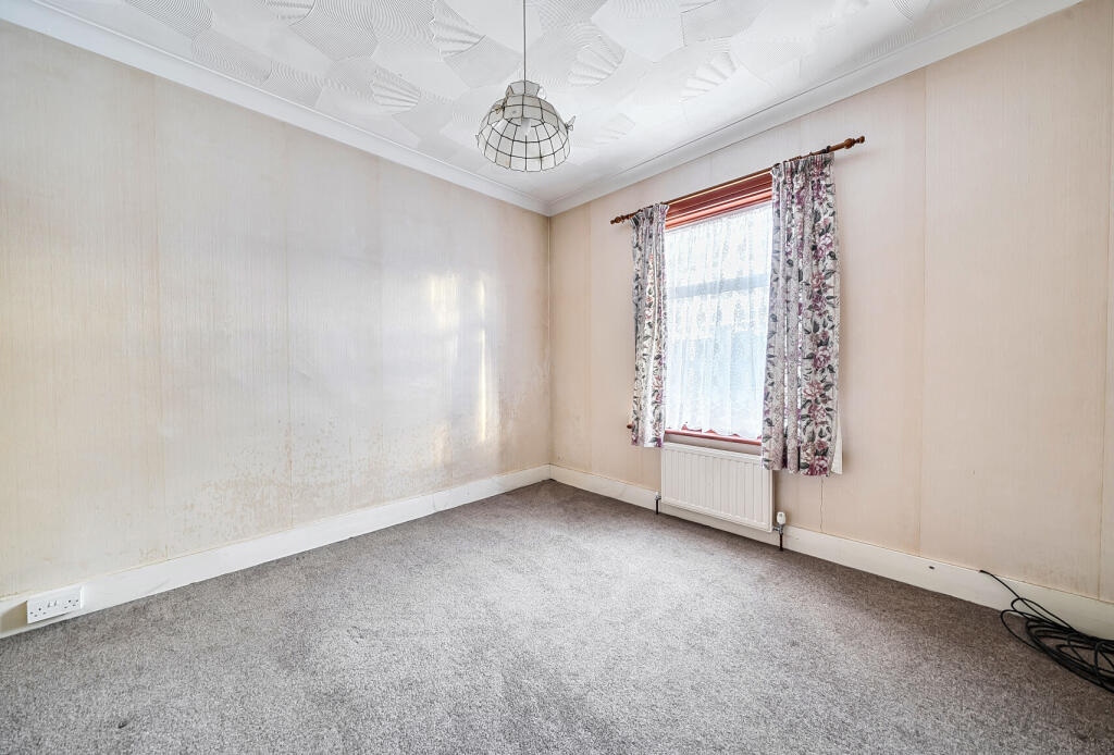 1349047-15-68ba21...