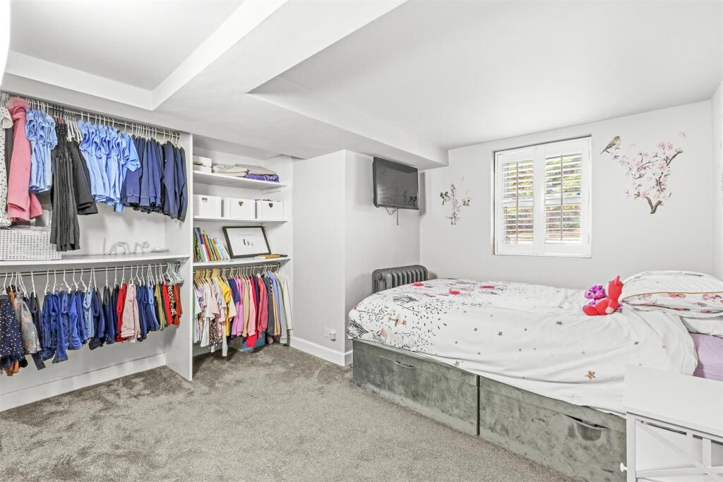 14 Pinions Road, HP13 7AT-8.jpg