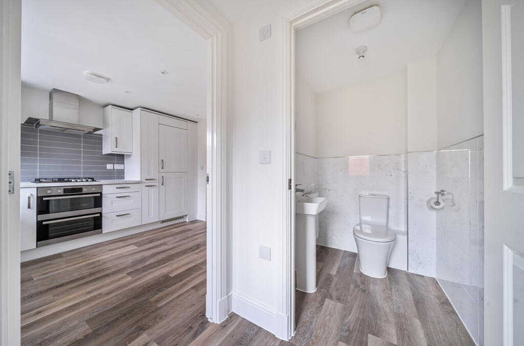 1389193-4-69400f8...