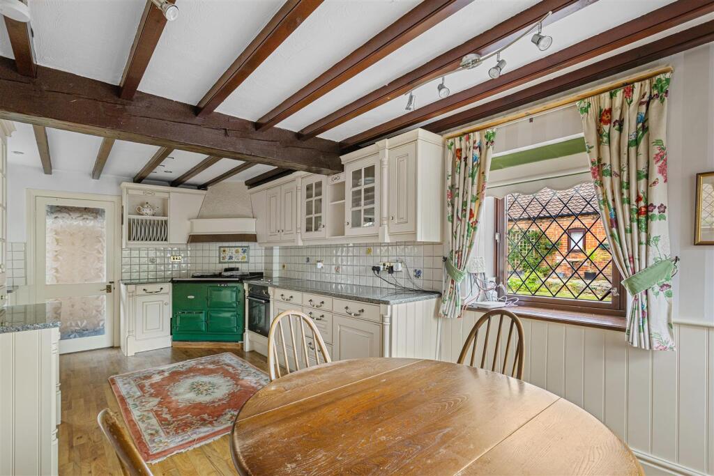 Manor_Cottage_1.jpg