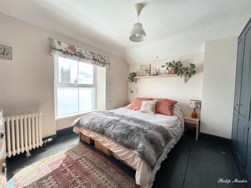 Bed1.jpg