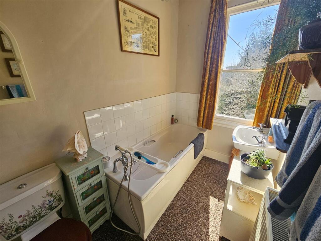 Bathroom.jpg